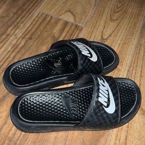 Nike Slides Women’s size 7